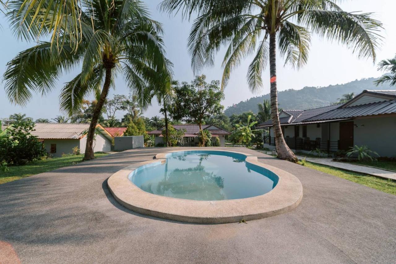 Surfer'S Village Khao Lak Exterior foto